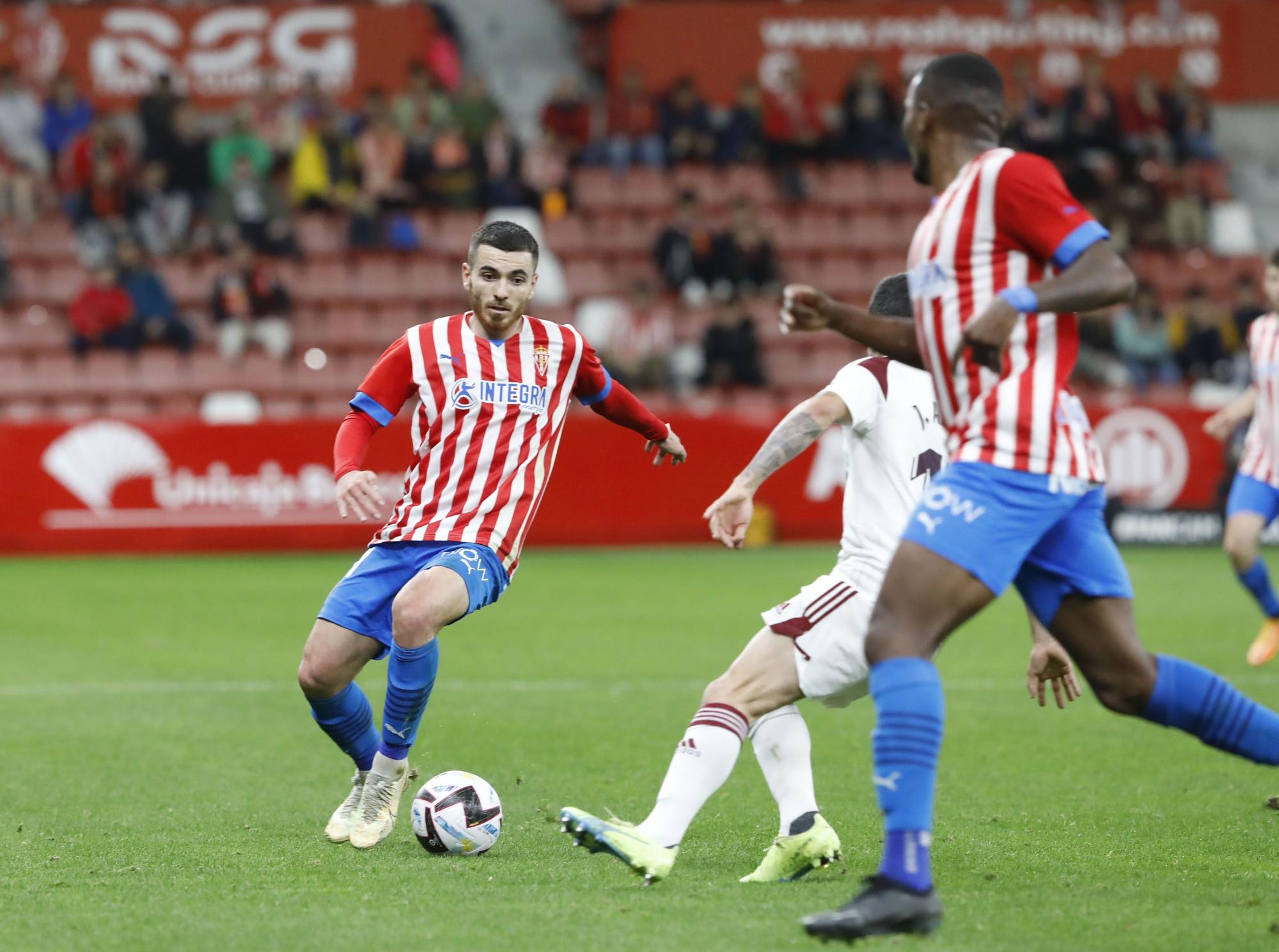 En imágenes: así fue el duelo entre Sporting y Albacete en El Molinón