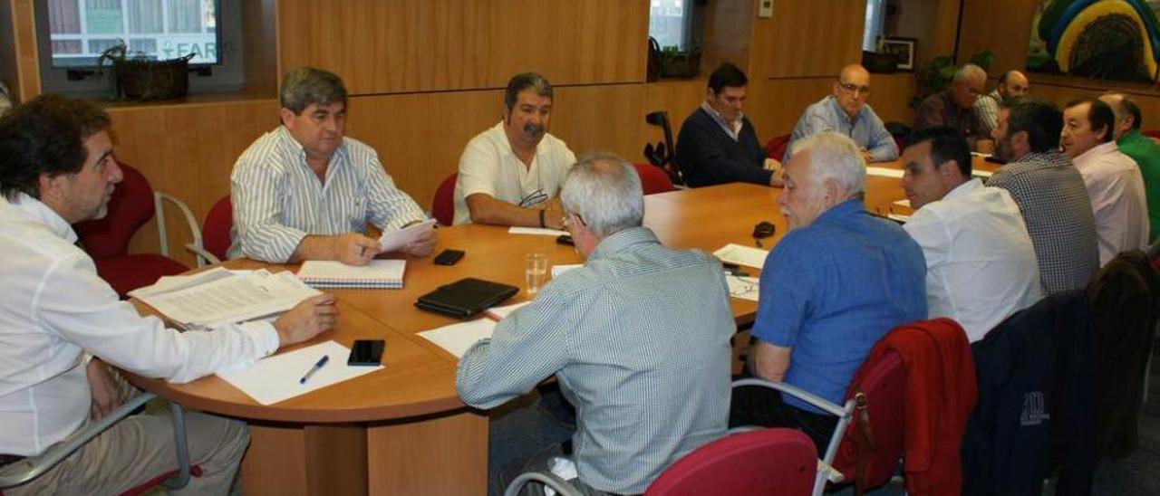 Reunión de la dirección del Montepío de la Minería, antes de la salida de los miembros de CC OO.