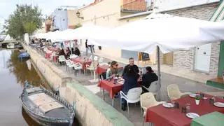 Retrasos, cancelaciones y rutas alternativas en los restaurantes del Palmar y el Perellonet por el incendio del Saler