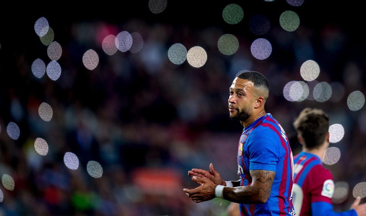 Memphis, tras marcar su gol al Mallorca en el Camp Nou.