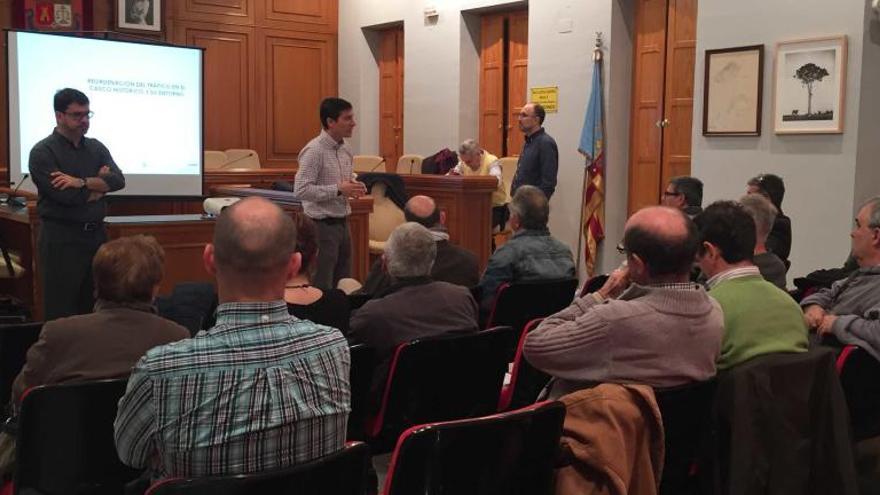 El alcalde se reunió con las asociaciones vecinales.