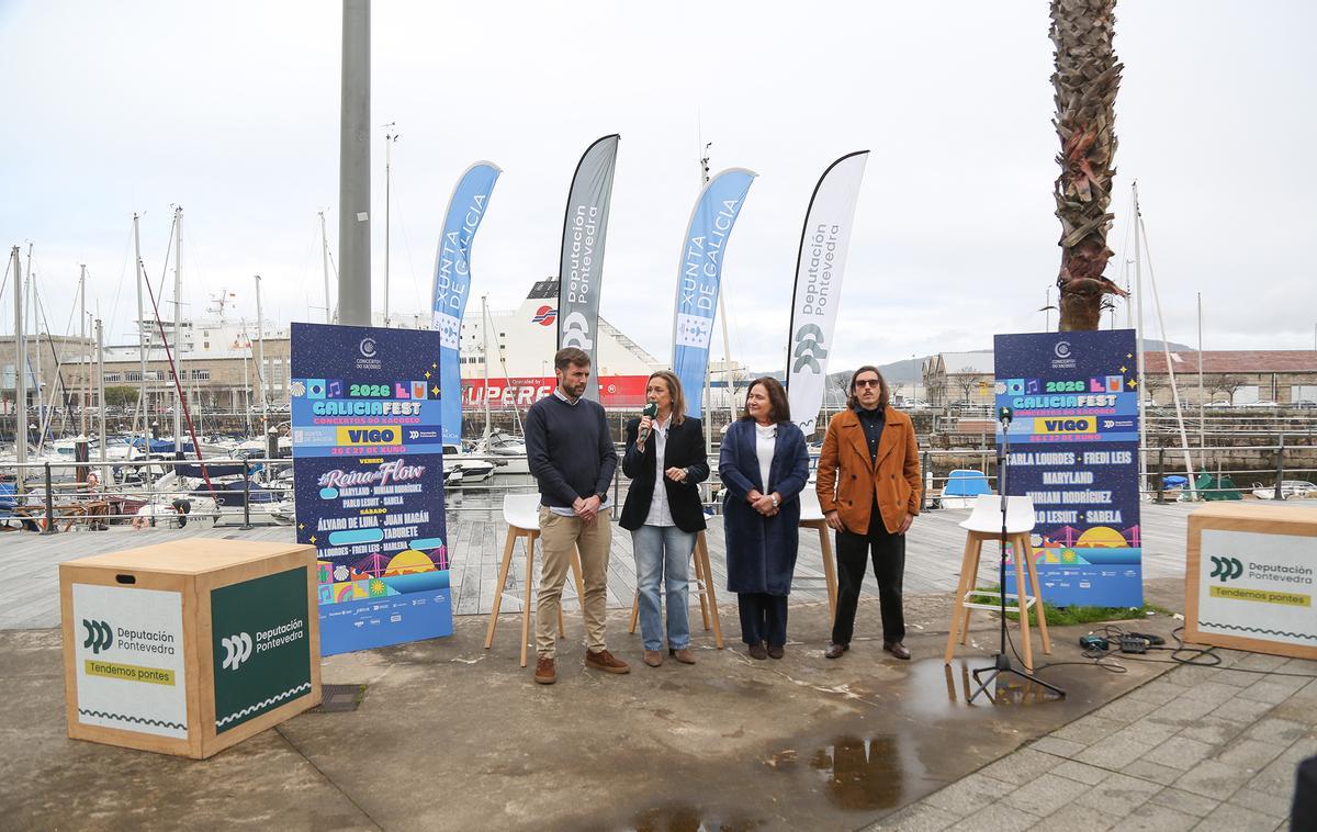 Antonio Casal, Luisa Sánchez, Ana Ortiz y Pablo Lesuit en la presentación ante el Muelle de Trasatlánticos