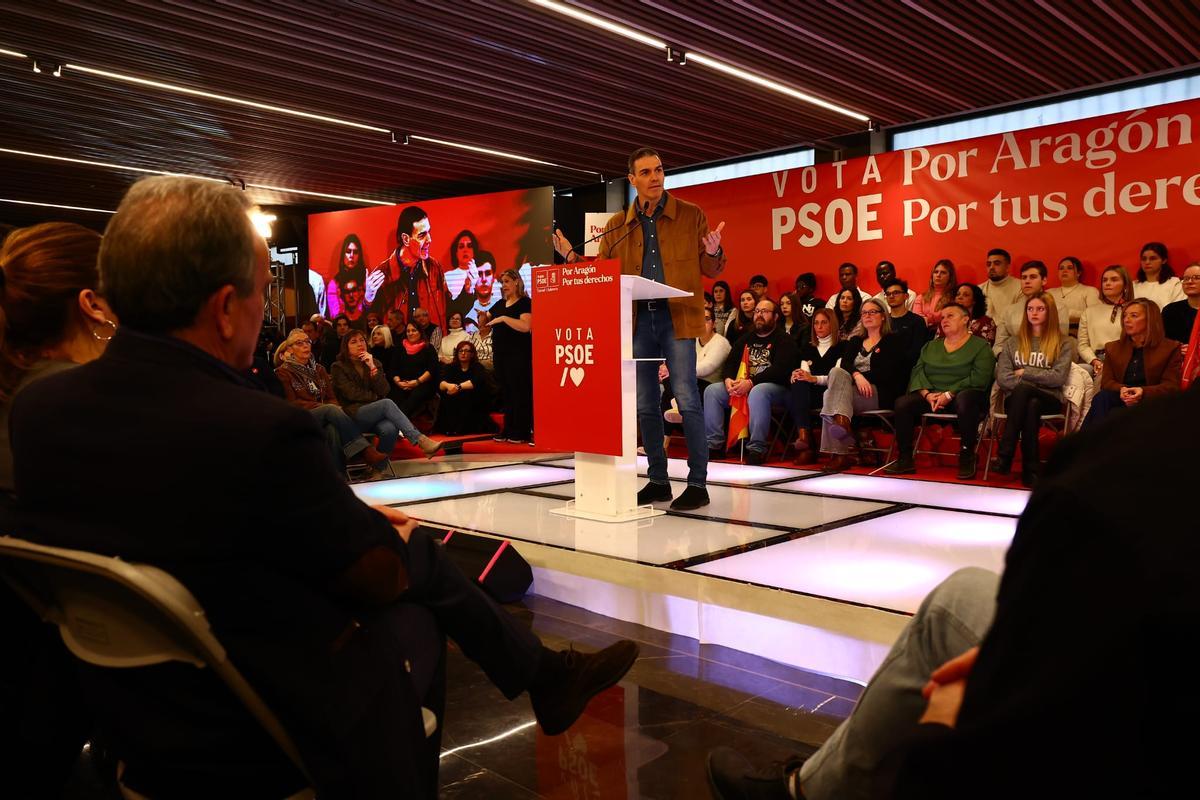 Pedro Sánchez junto a Pilar Alegría en el mitin central del PSOE en Teruel. Pedro Sánchez junto a Pilar Alegría en el mitin central del PSOE en Teruel.