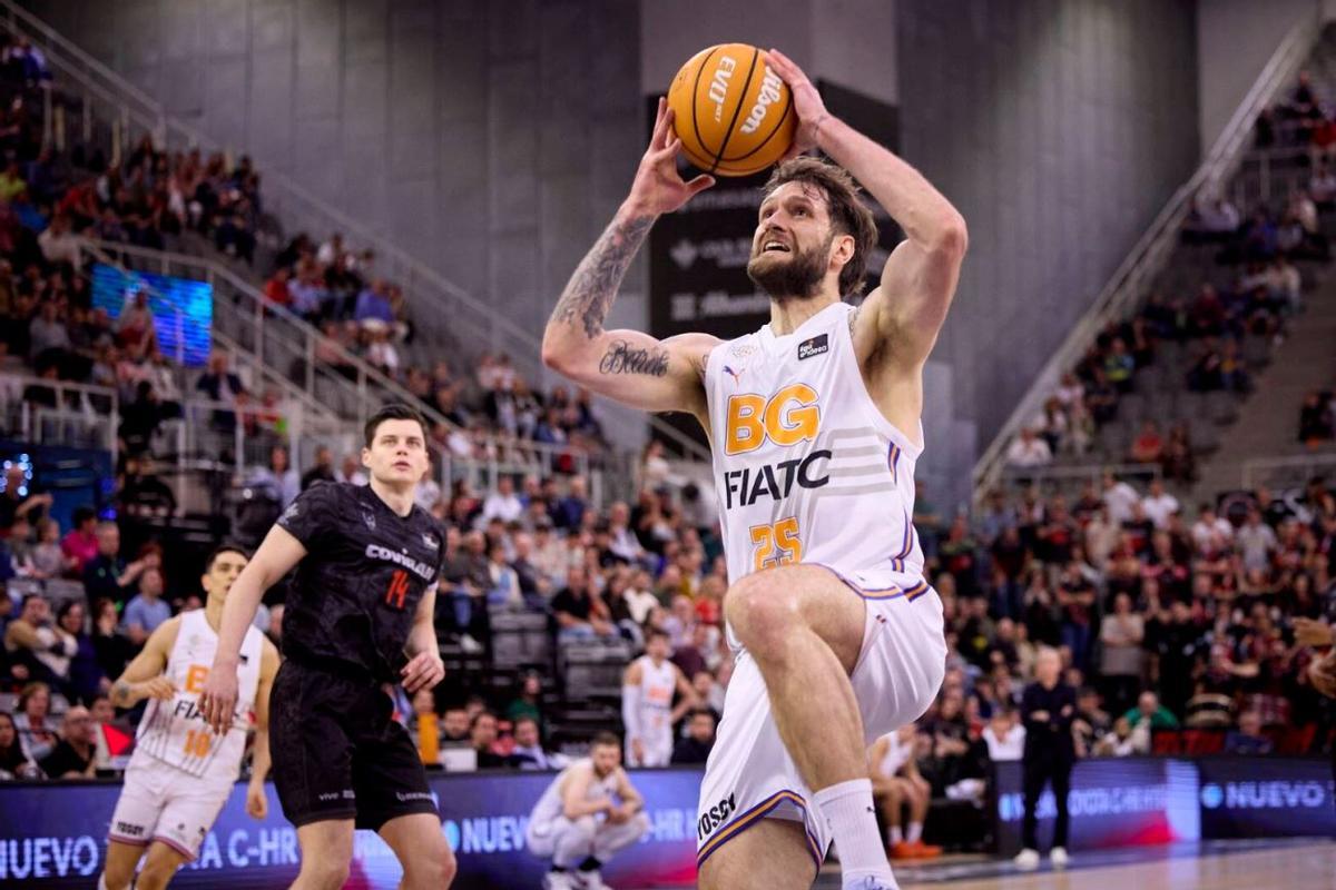 Una acció de Nikola Maric durant el partit amb el Granada de fa dues jornades.