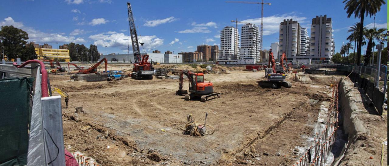 Los trabajos del futuro pabellón Casal España Arena de València marchan a muy buen ritmo. | GERMÁN CABALLERO