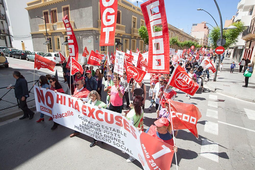 Unas 300 personas se han manifestado este mediodía en las calles de Ibiza con motivo del Primero de Mayo.