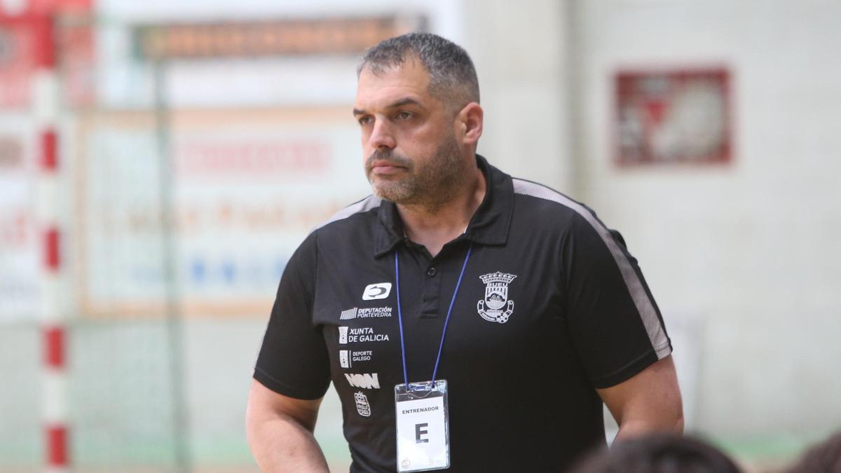 Luis Montes, en un partido del Bueu Atlético de la pasada temporada.