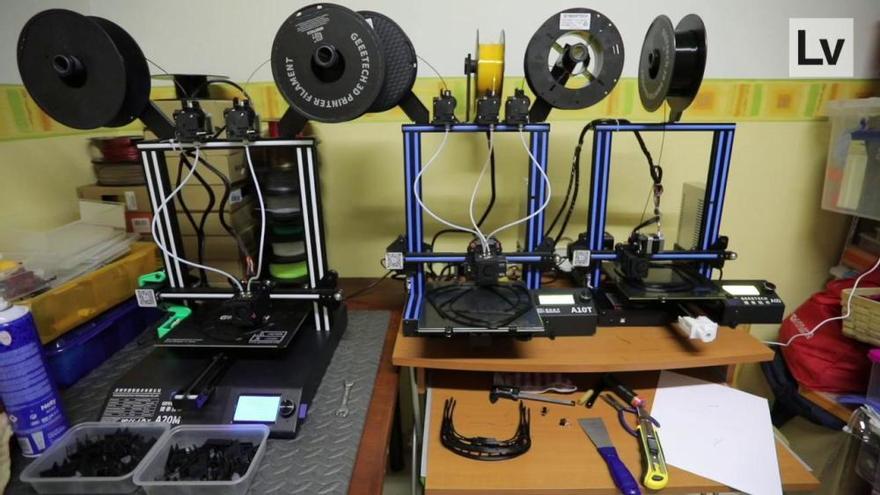 Valencianos con impresoras 3D se unen para crear mascarillas para los sanitarios