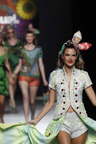 Desigual pone colorido a la pasarela de Madrid.