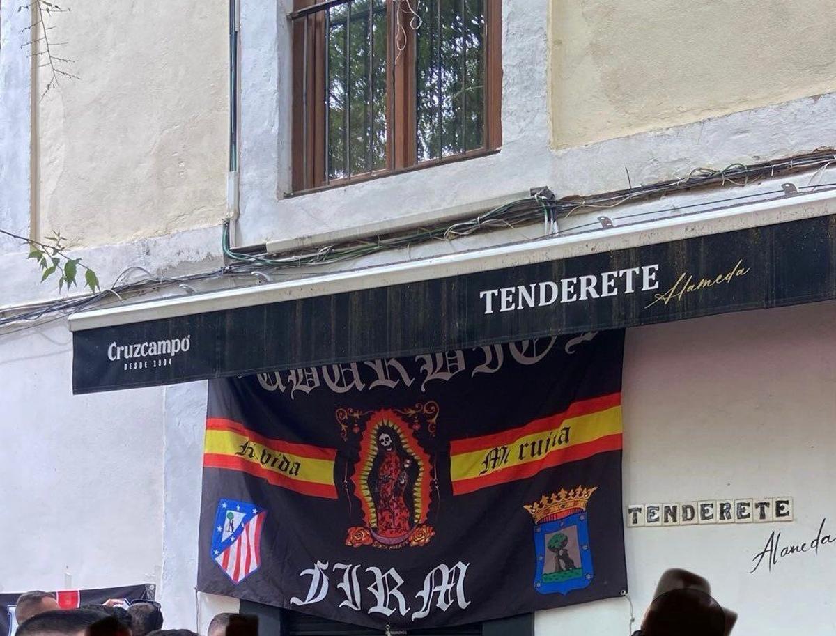 Una pancarta de los ultras del Atlético de Madrid antes de la final de Copa del Rey