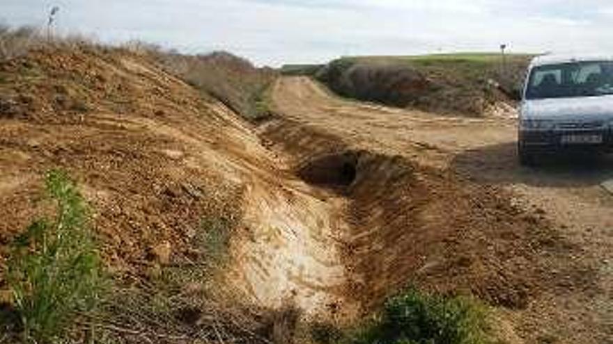 Uno de los caminos rurales de la provincia. foto L. O. Z.