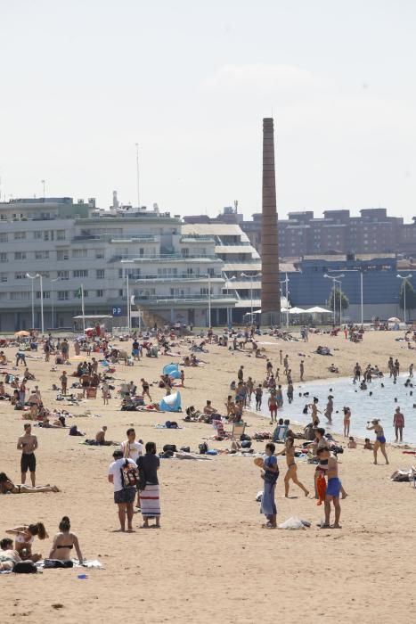 Sábado de playa en Asturias: parcelas de arenal