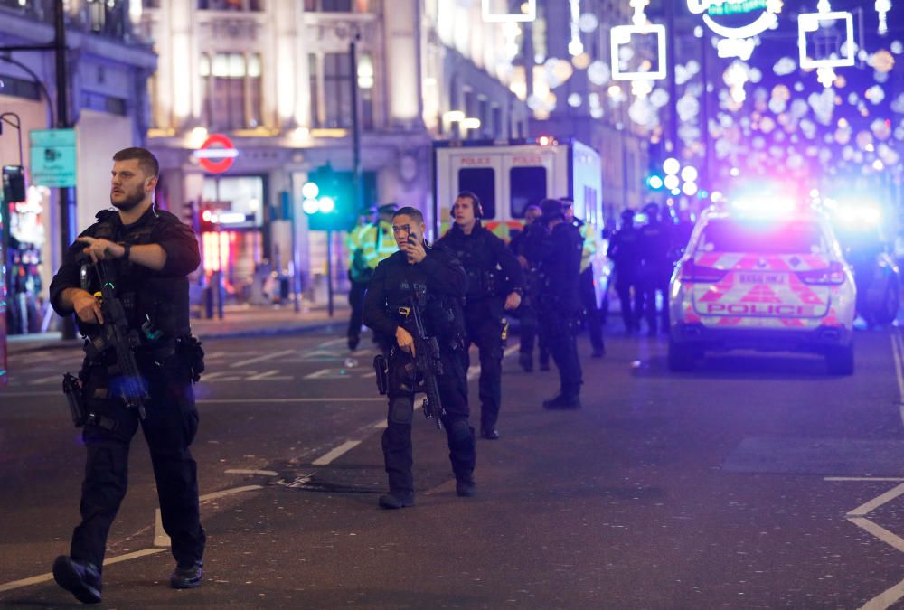 Evacúan la estación de Oxford Circus en Londres