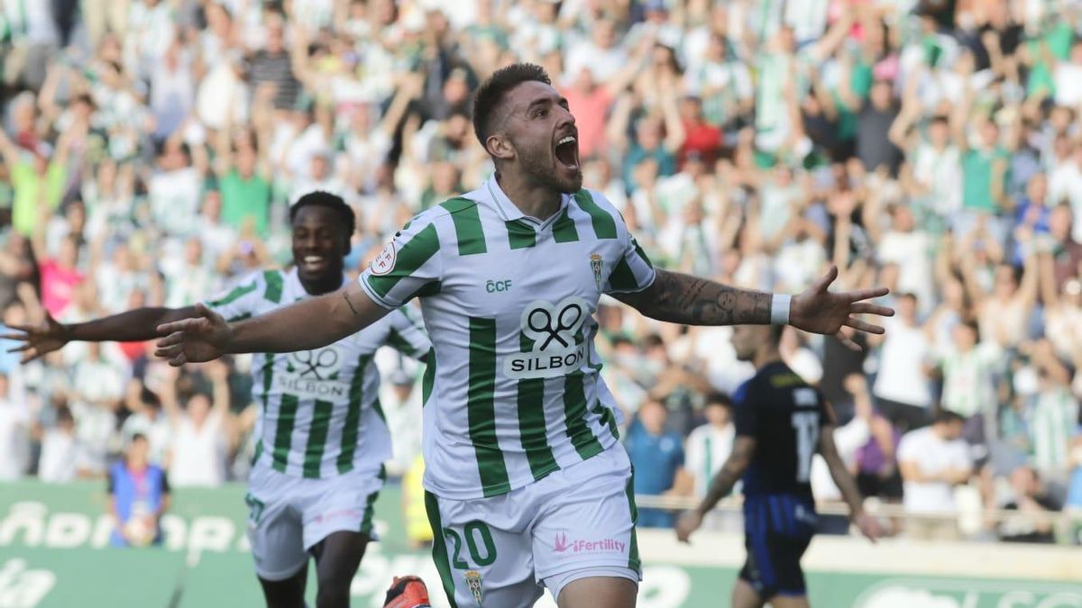 Casas celebra su gol ante la Ponferradina, que abrió el luminoso, ayer en El Arcángel.