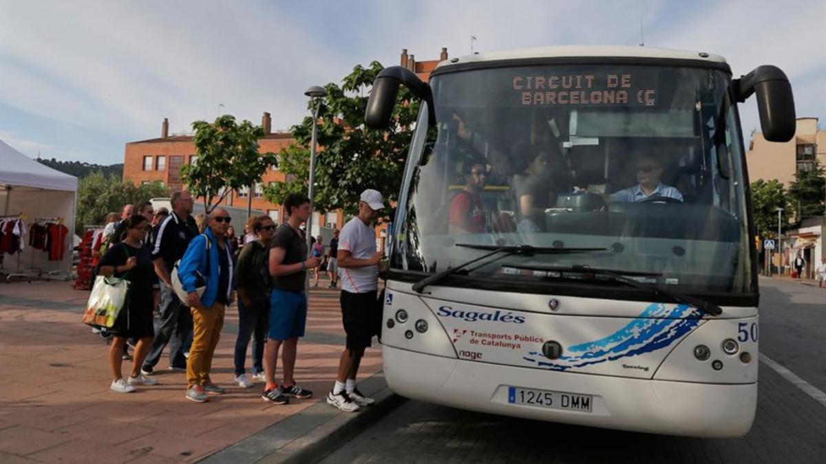 Se refuerza el servicio de autobuses y trenes para asistir al GP de España