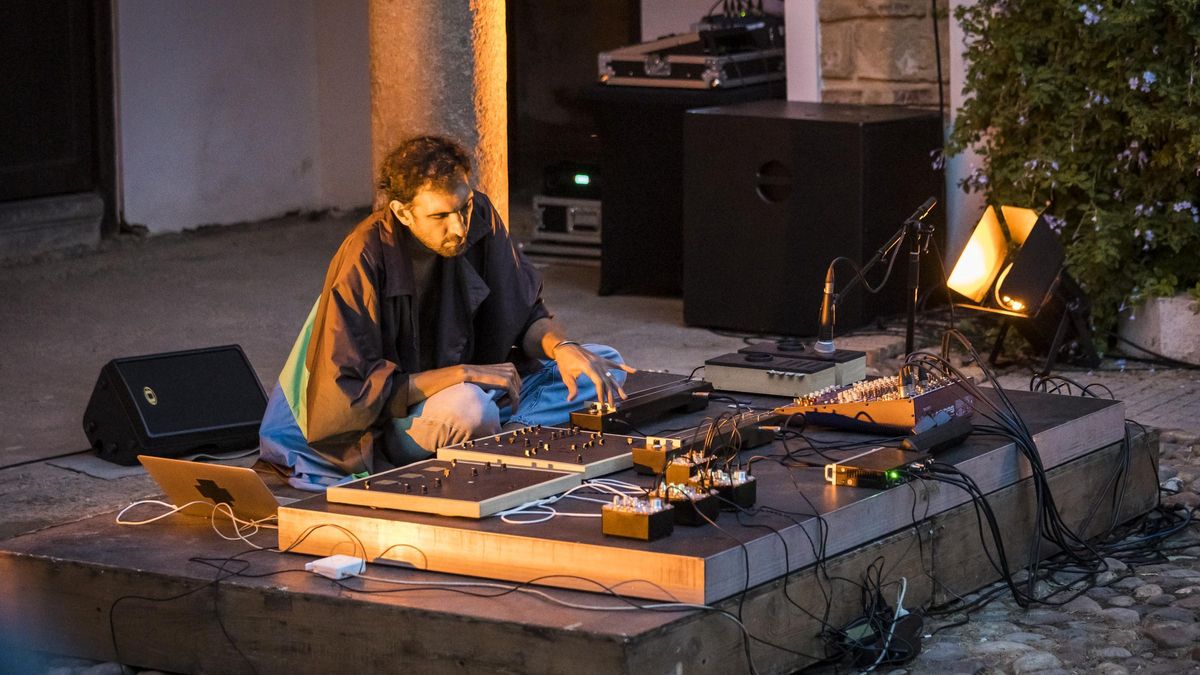 El artista Tarek Atoui ofrecerá un concierto en Córdoba dentro del programa 'En Común: cuidados colectivos'