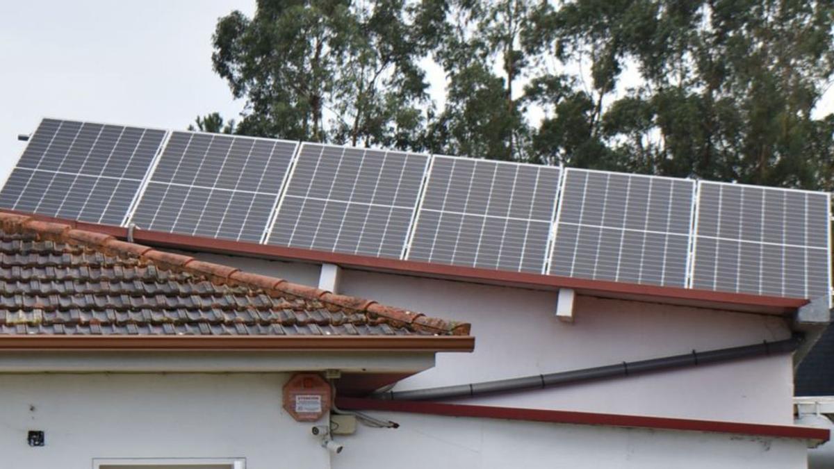 Viviendas con paneles solares en Mos.