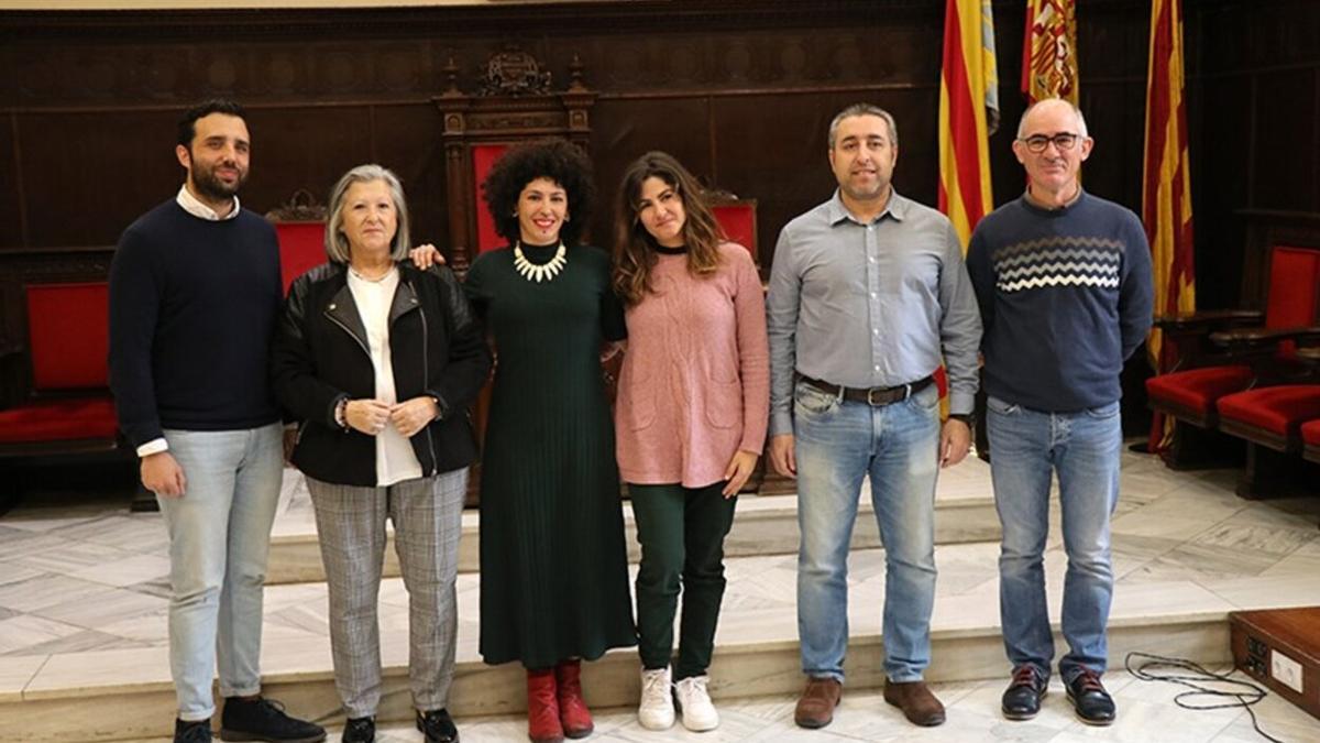 La campeona junto a las autoridades y familiares.