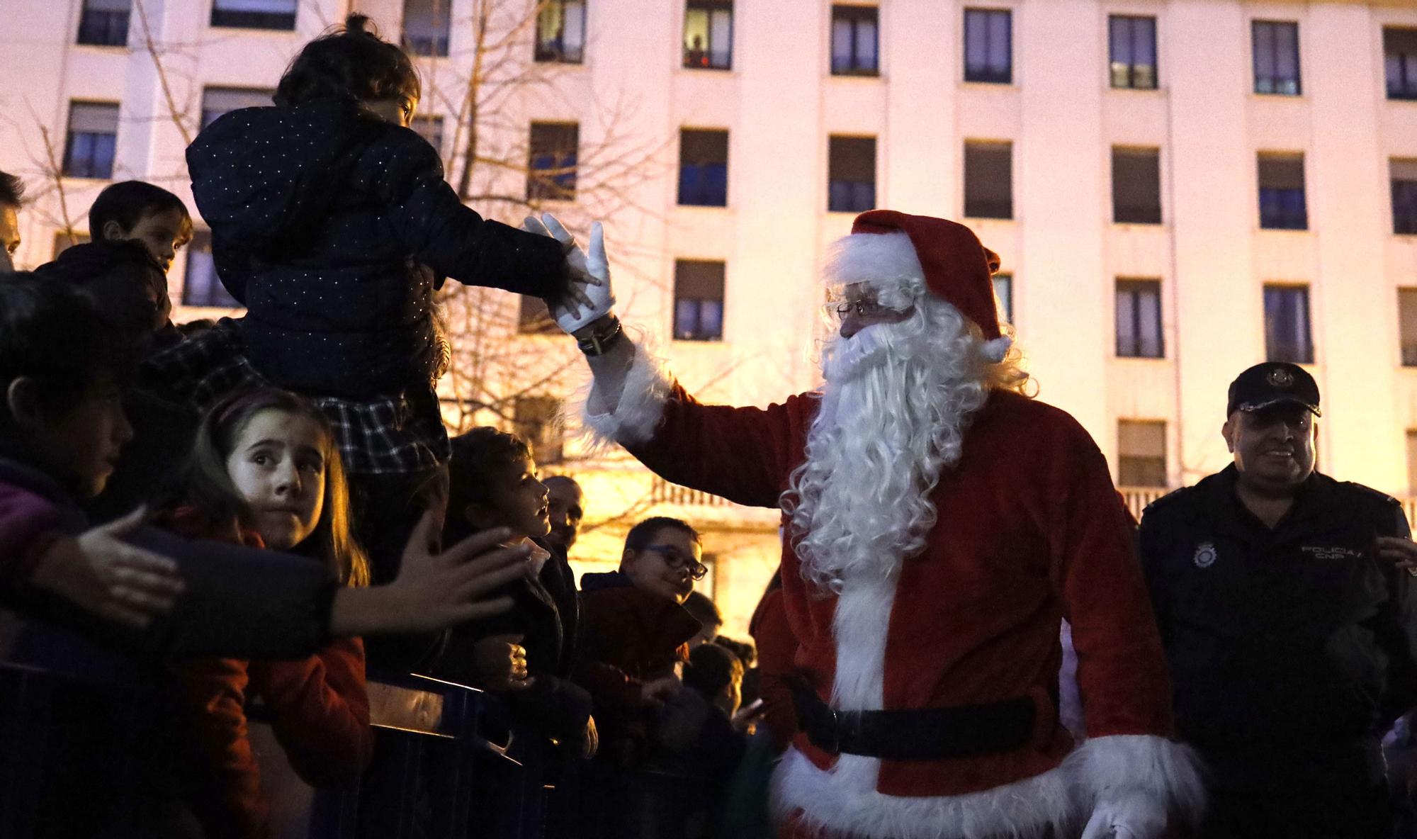 Papá Noel visita a los hijos de los agentes de Policía Nacional de Aragón