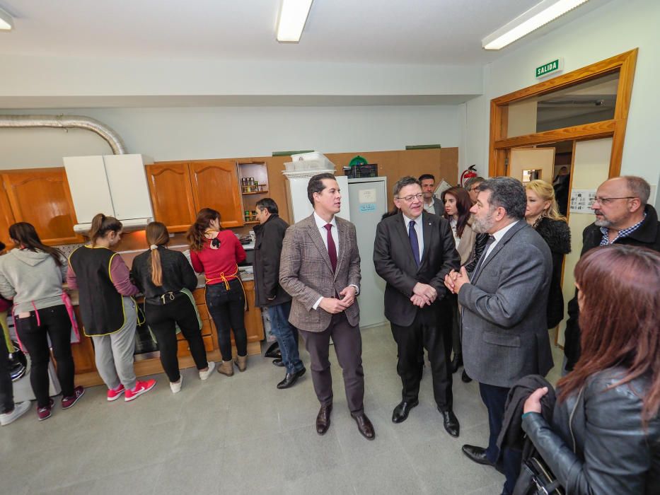 Visita de Ximo Puig al instituto de Formación Profesional Valle de Elda