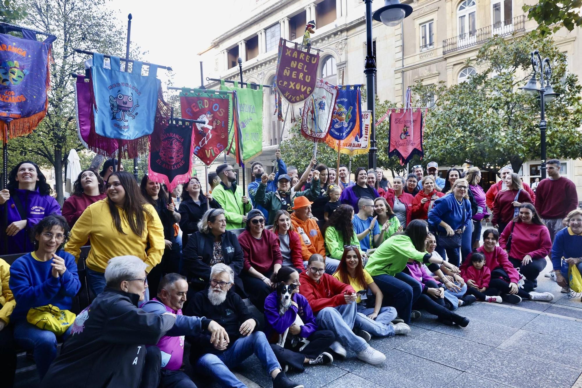 Las charangas del Antroxu de Gijón, tajantes ante su conflicto con el Ayuntamiento: "Un único lugar de ensayo es inviable" (en imágenes)