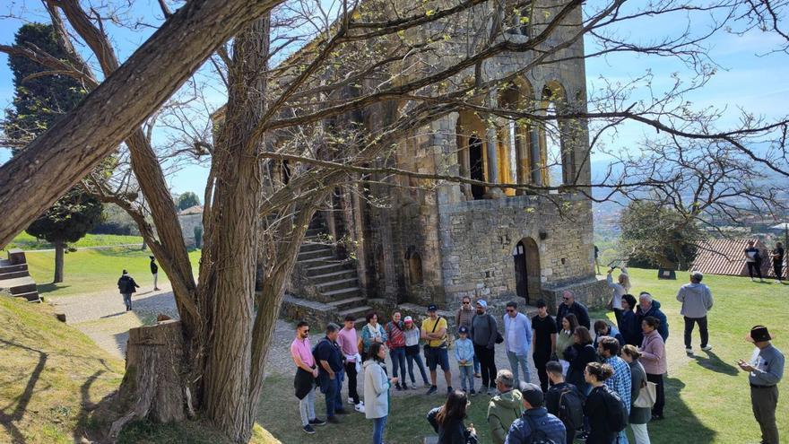 La torre de la Catedral, el modelo para el Prerrománico que sugiere el Ayuntamiento