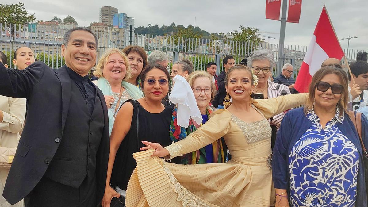 Gesica Ortega y Héctor Núñez, Luisi Motta, Ana María Núñez, Susi Fernández, Elisa Castro y Lourdes Alatia.