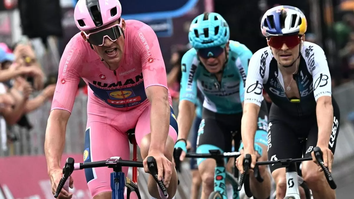 La quinta etapa del Giro se resuelve con la tercera victoria al sprint de Pedersen