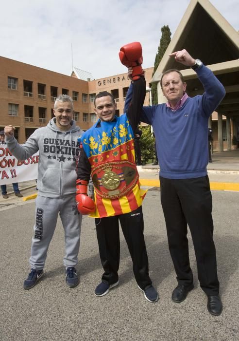 Protesta de boxeadores frente a la Conselleria de Educación