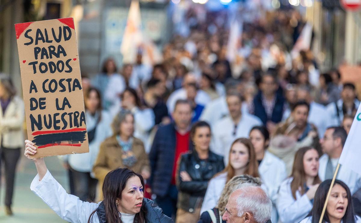 Los médicos toman el centro de Alicante Los médicos toman el centro de Alicante