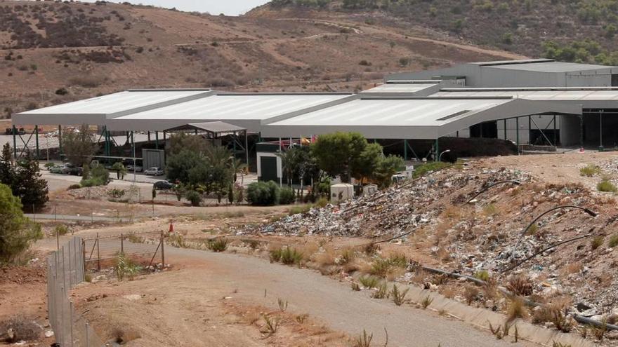 La ampliación del vertedero sigue en el aire al no haber compensación medioambiental