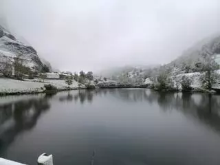 Las insólitas imágenes de nieve en mayo en Valle de Lago (Somiedo)