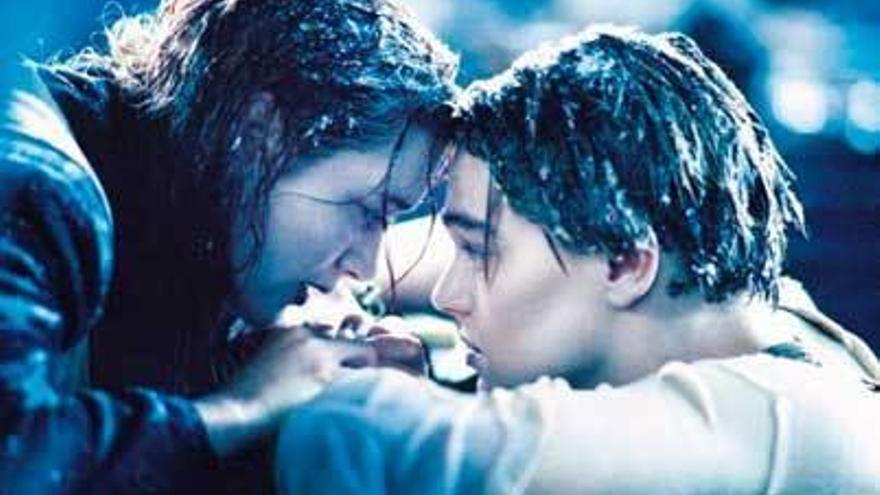 Kate Winslet y DiCaprio, en &quot;Titanic&quot;.