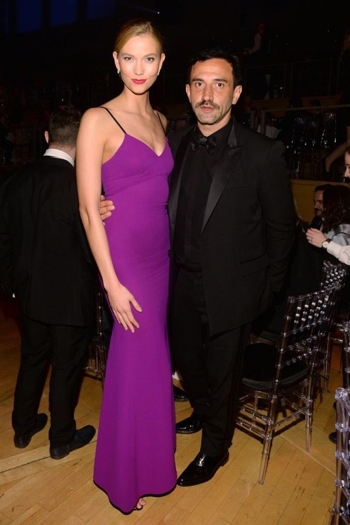 Los invitados a la fiesta de la revista Time, Karlie Kloss y Ricardo Tiscci.