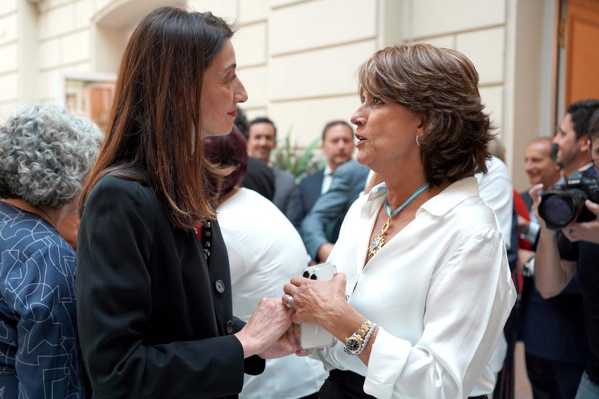 El fiscal general del Estado, Álvaro García Ortiz, durante la toma de posesión de su cargo, en la imagen la ministra de Justicia Pilar Llop y la ex fiscal General del Estado Dolores Delgado.