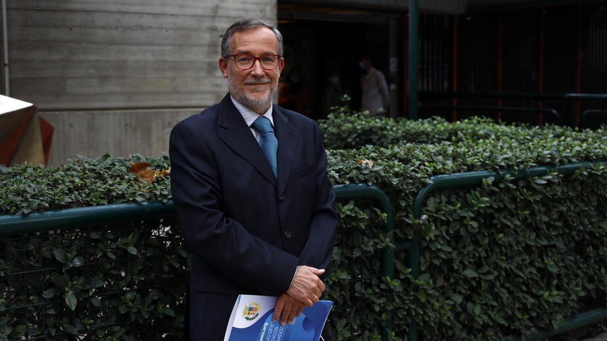 Javier García Tirado, en la toma de posesión como presidente del Colegio de Médicos de Zaragoza.