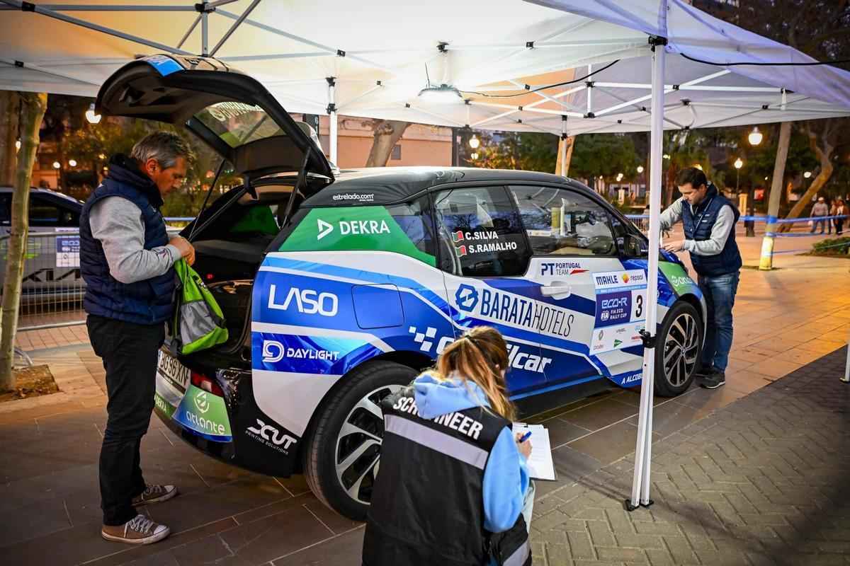 El MAHLE Eco Rallye Comunitat Valenciana arrancó este jueves su actividad con las verificaciones técnicas y administrativas de los equipos participantes.