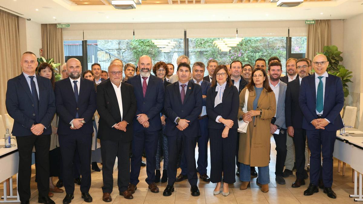 Cebreiros, Losada, Caruncho, Blanco y Caride, entre otros, en el encuentro con la patronal de la construcción en el hotel Attica 21.