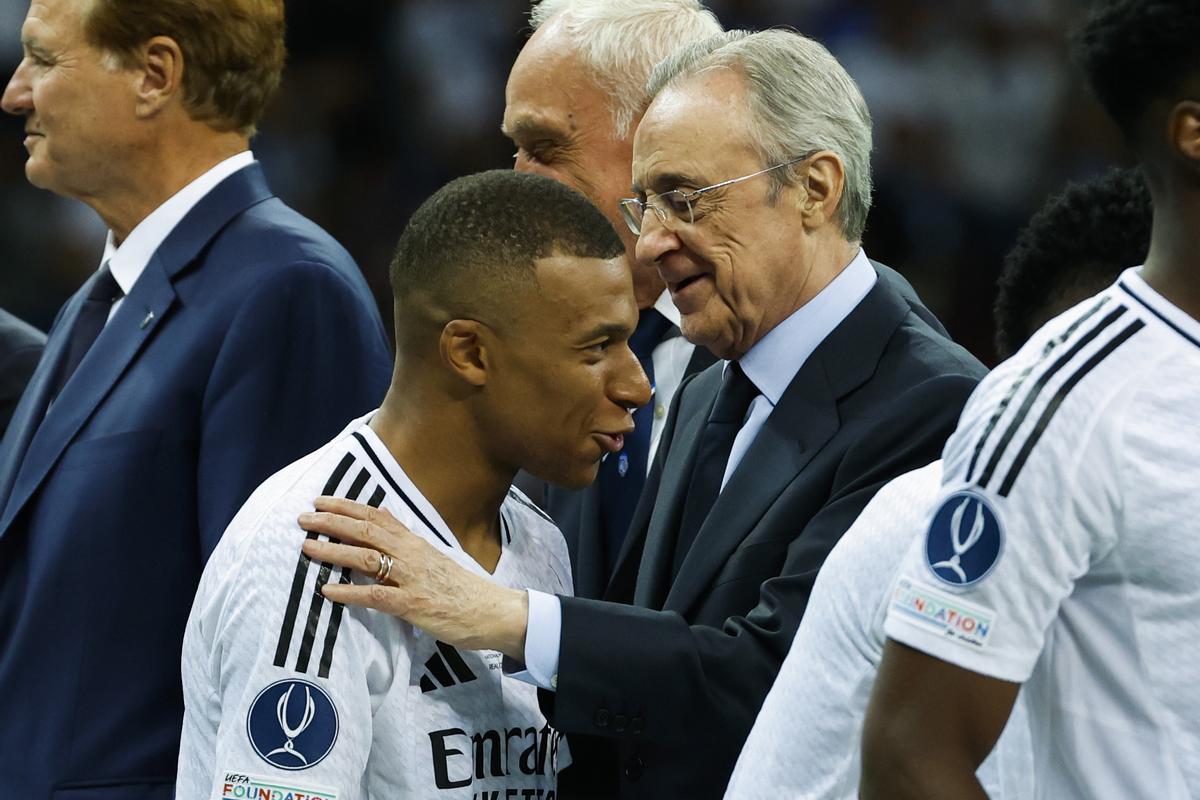 Kylian Mbappé y Florentino Pérez, en la Supercopa de Europa de la pasada temporada