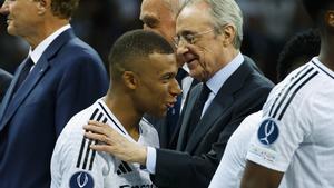 Kylian Mbappé y Florentino Pérez, en la Supercopa de Europa de la pasada temporada