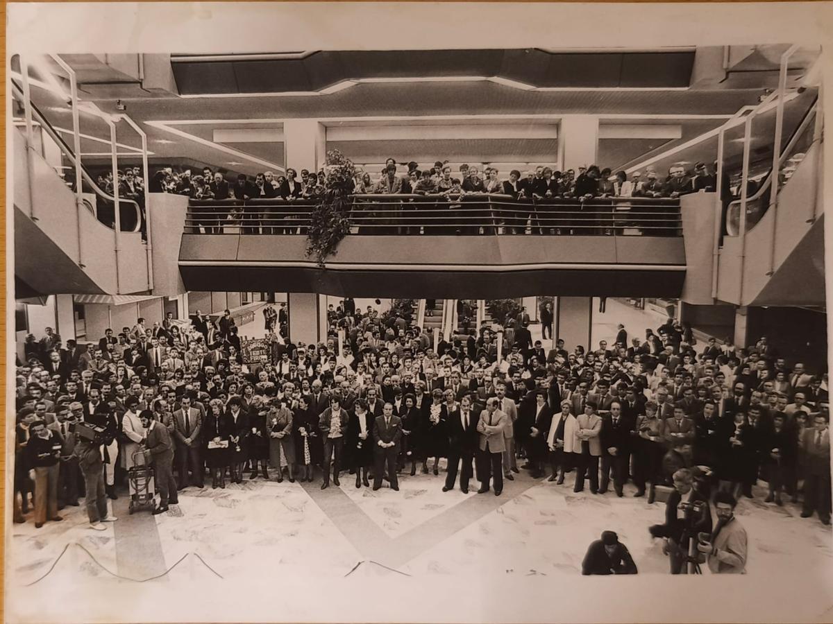 Acto de inauguración del centro comercial Salesas, en octubre de 1984.