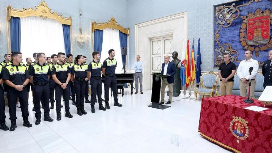 Medio centenar de policías toman posesión en Alicante