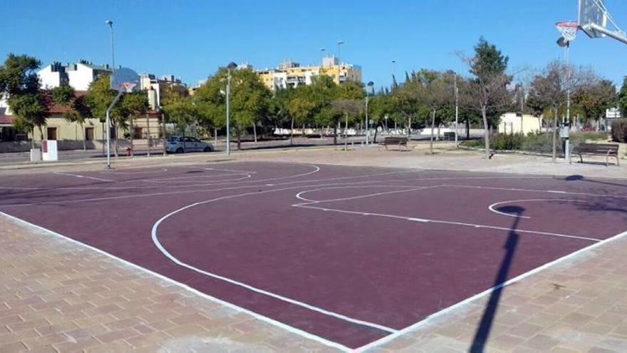 La pedanía de Cabezo de Torres ya tiene nueva pista de baloncesto al aire libre.