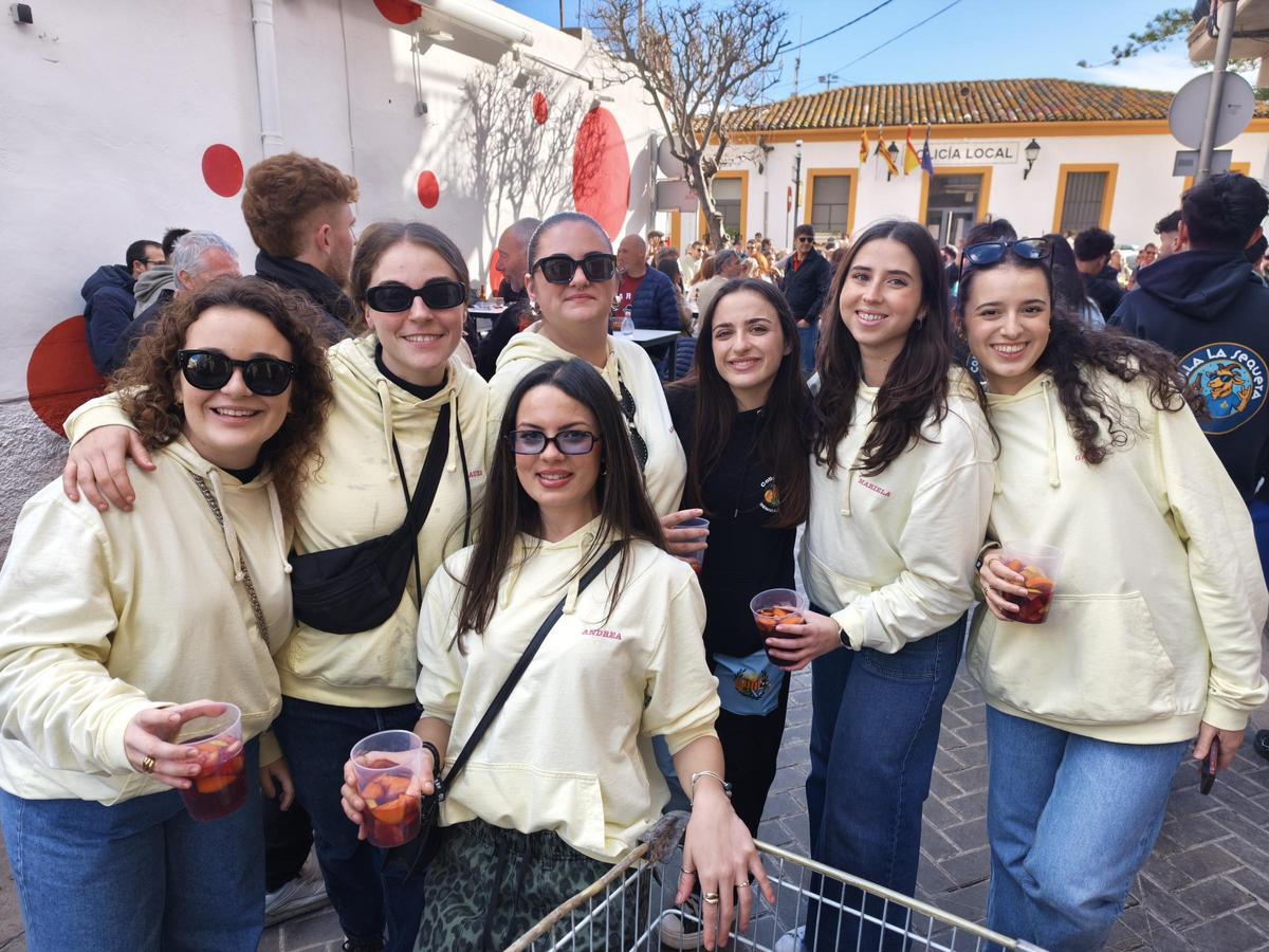 Las mejores imágenes del Día de las Peñas en las fiestas de Benicàssim