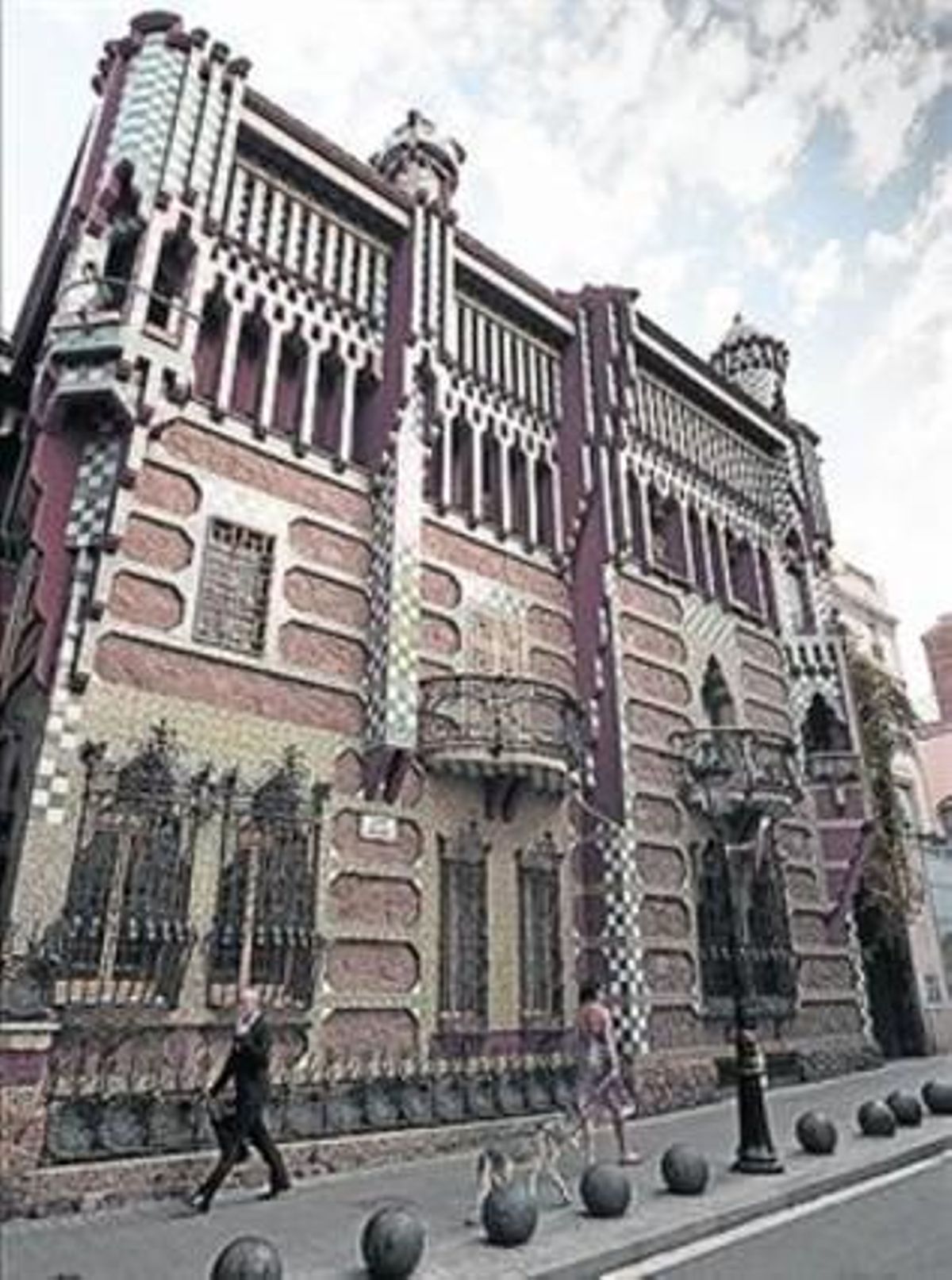 La façana de la Casa Vicens.