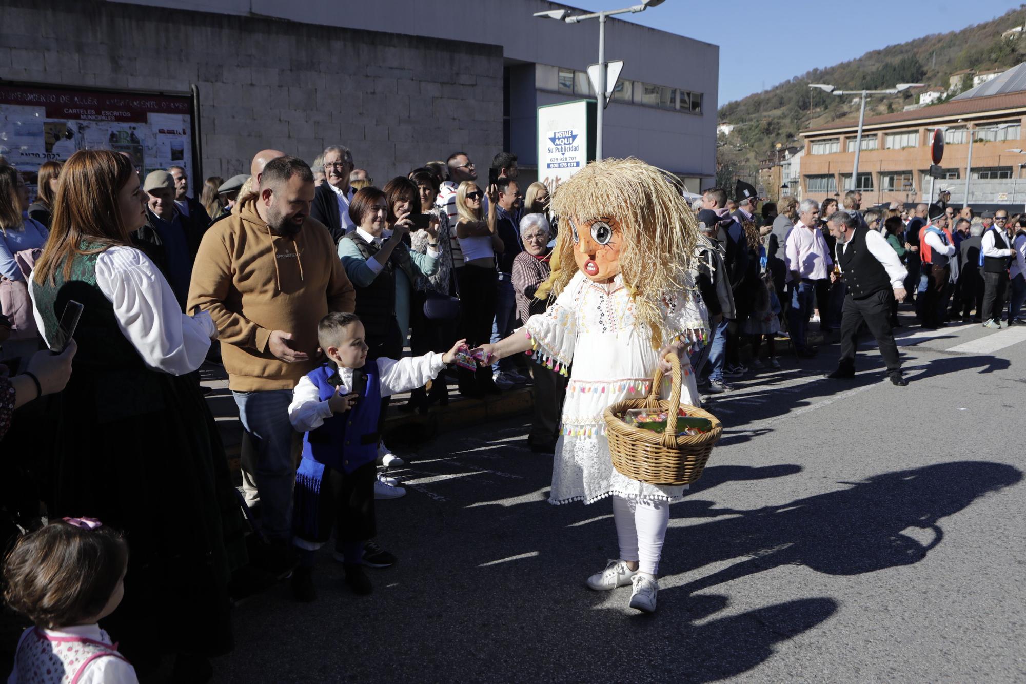 EN IMÁGENES: La localidad allerana de Moreda celebra San Martín, la fiesta de los Humanitarios