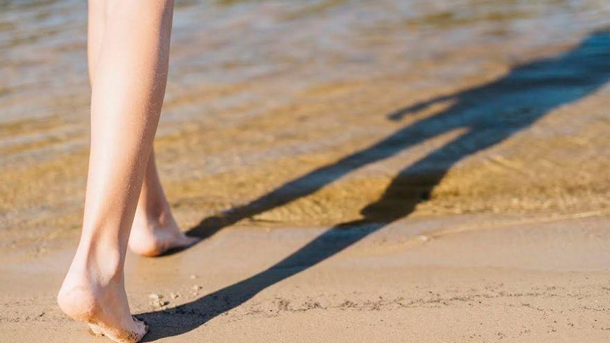 Caminar por la playa: mucho más que una actividad placentera