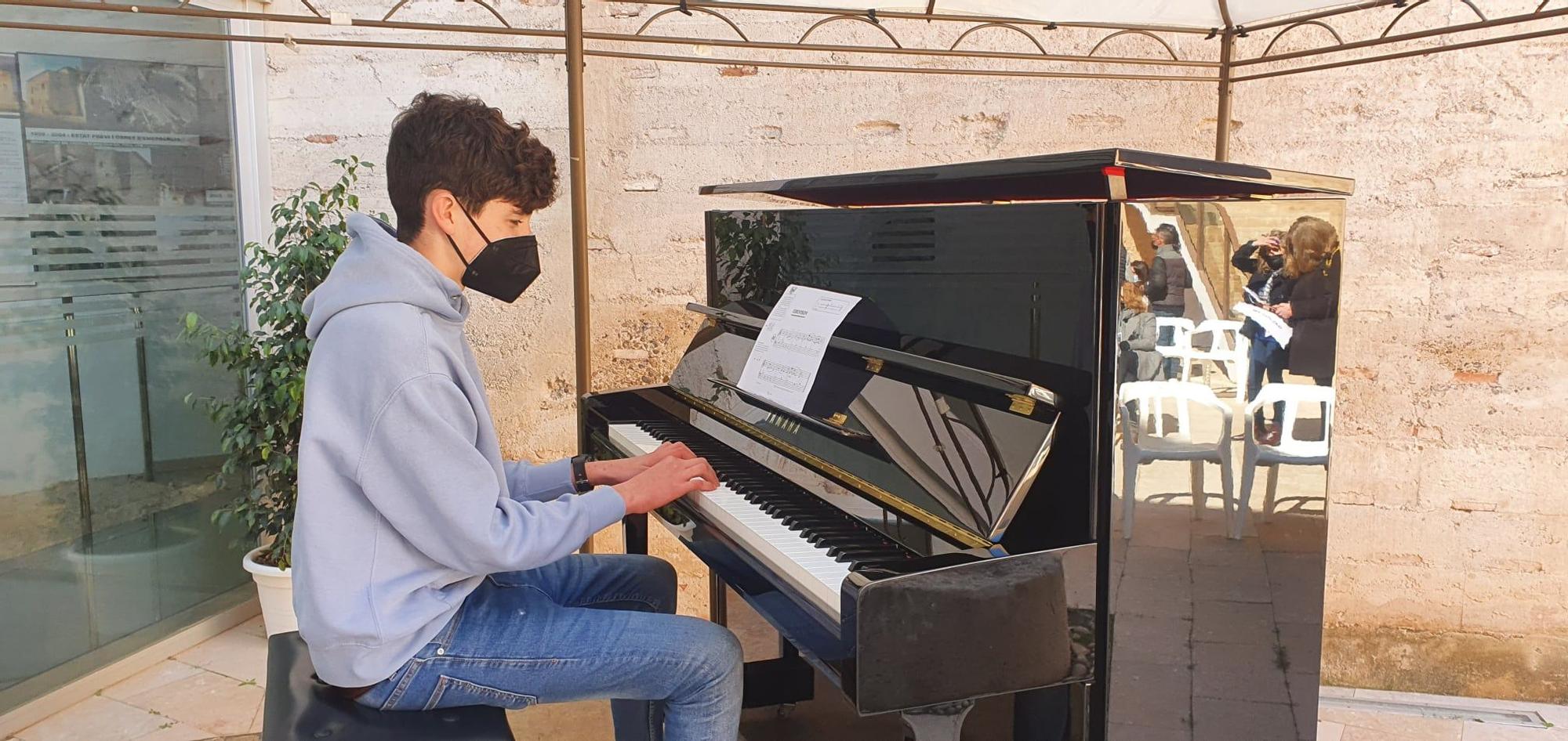 El Pianofest inunda de música el Castell de Riba-roja