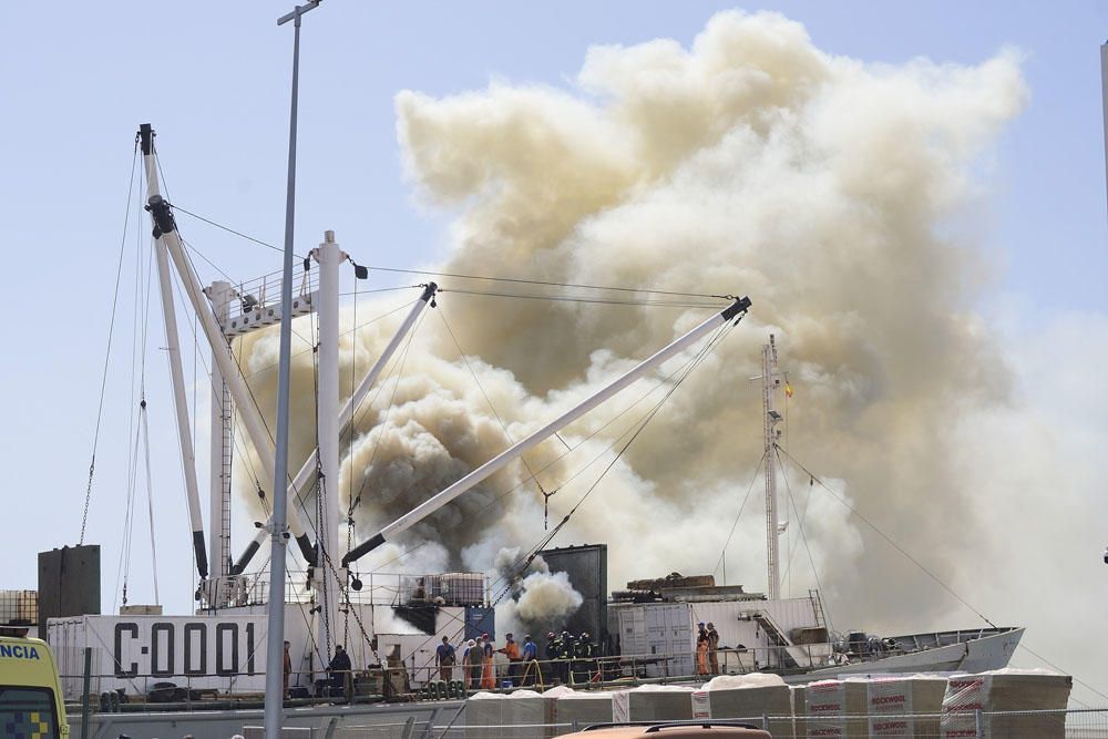 Incendio de un pesquero ruso en el Puerto