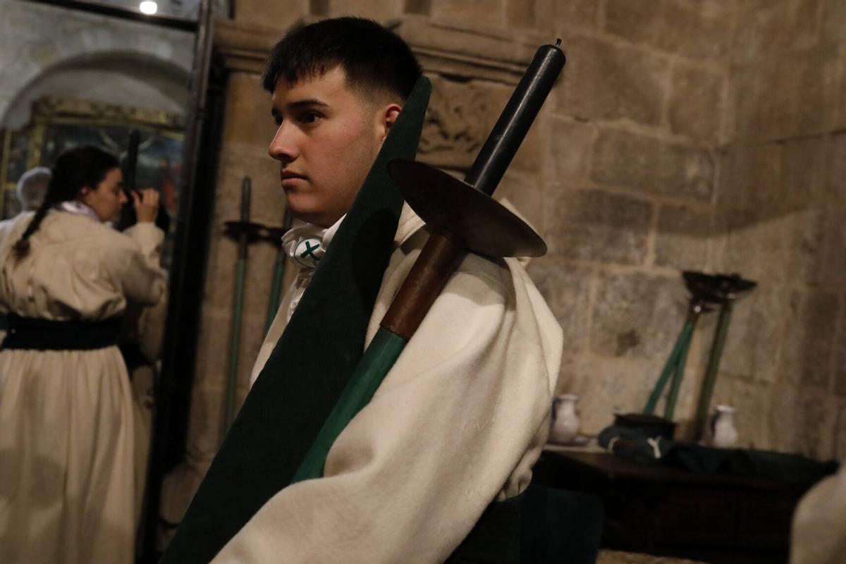 GALERÍA | Penitencia y silencio en la procesión de las Siete Palabras